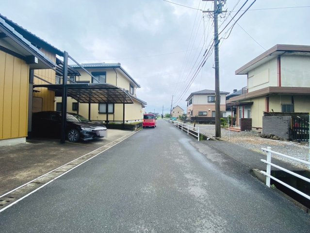中古戸建　大垣市貝曽根町　昭和49年築の前面道路含む現地写真