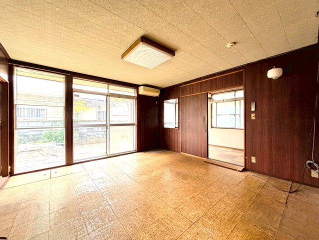 【商談中】中古戸建　大垣市貝曽根町　昭和49年築の居間・リビング