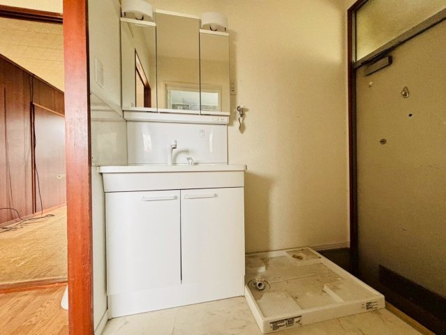 中古戸建　大垣市貝曽根町　昭和49年築の独立洗面台