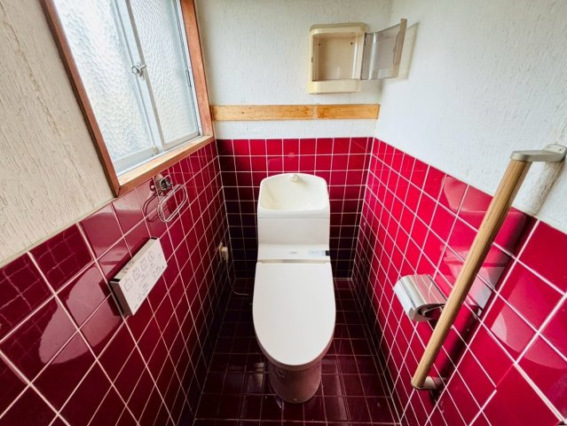 【商談中】中古戸建　大垣市貝曽根町　昭和49年築のトイレ