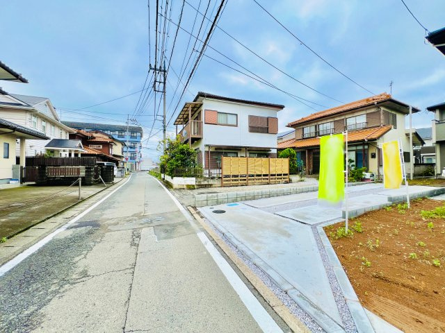 高崎市下小鳥町の前面道路含む現地写真|閑静な住宅街で駐車も焦らずに◎