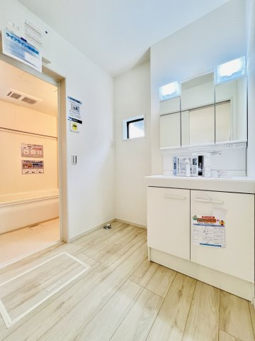高崎市下小鳥町の外観|収納もたっぷり出来て、すっきりとした洗面脱衣所♪