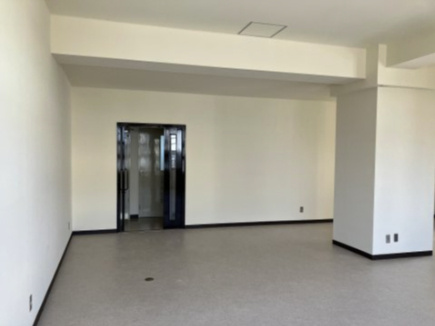 高山ビルの内装