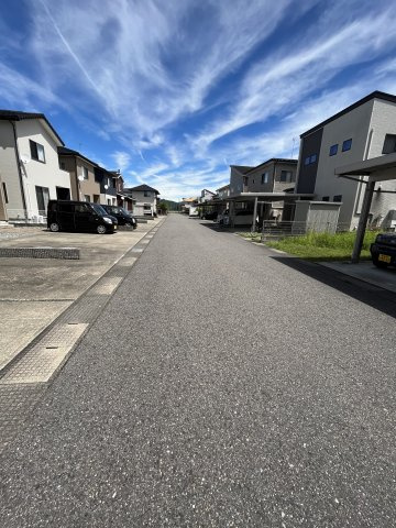 アンティノール_貸家6棟の前面道路含む現地写真|前面道路含む現地写真　冬季の除雪も入ります。