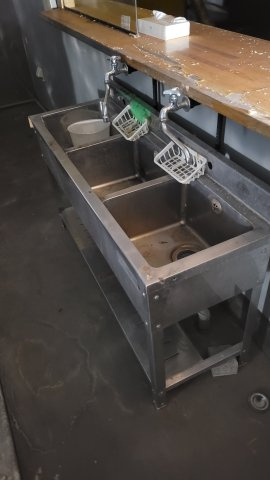 隆泉楼ビルの内装