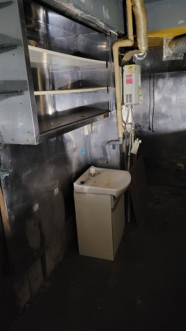 隆泉楼ビルの内装