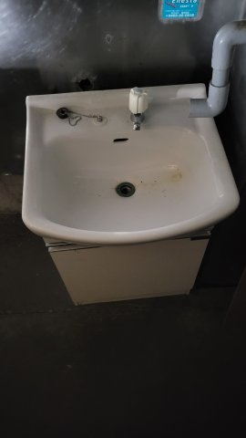 隆泉楼ビルの独立洗面台