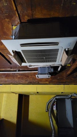 隆泉楼ビルの内装