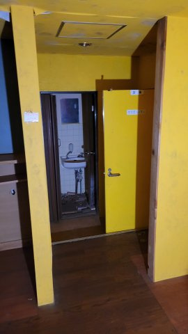 隆泉楼ビルの内装