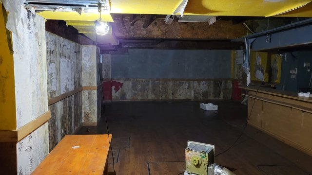 隆泉楼ビルの内装