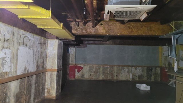 隆泉楼ビルの内装