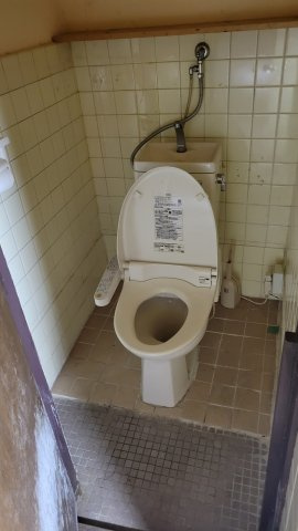 隆泉楼ビルのトイレ