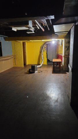 隆泉楼ビルの内装