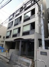 【外観】 | マトリクス | 鉄筋コンクリート造のがっちりとした建物。