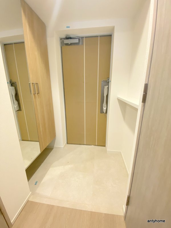 スプランディッド新大阪VI　仲介手数料無料の玄関