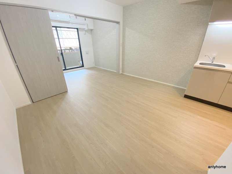 スプランディッド新大阪VI　仲介手数料無料の居間・リビング