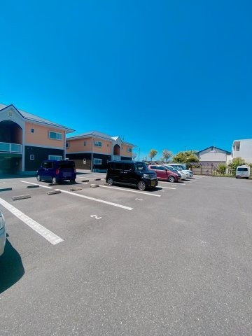 メゾン・ド・ミレニアムDの駐車場