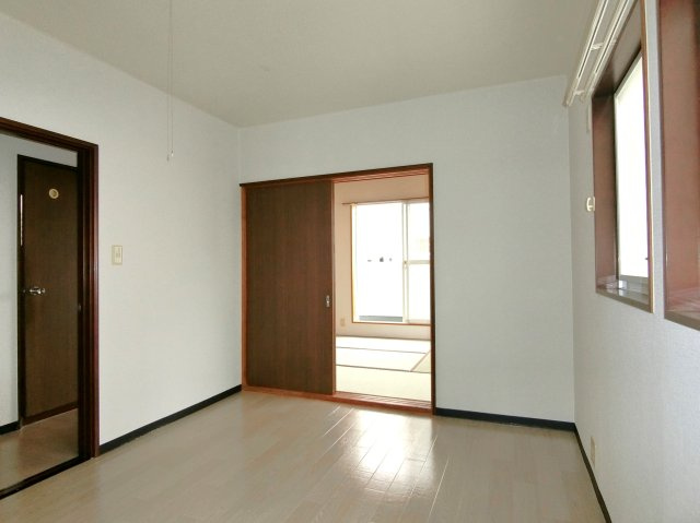 ファミリープラザEの洋室