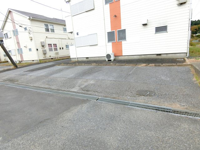 ファミリープラザEの駐車場