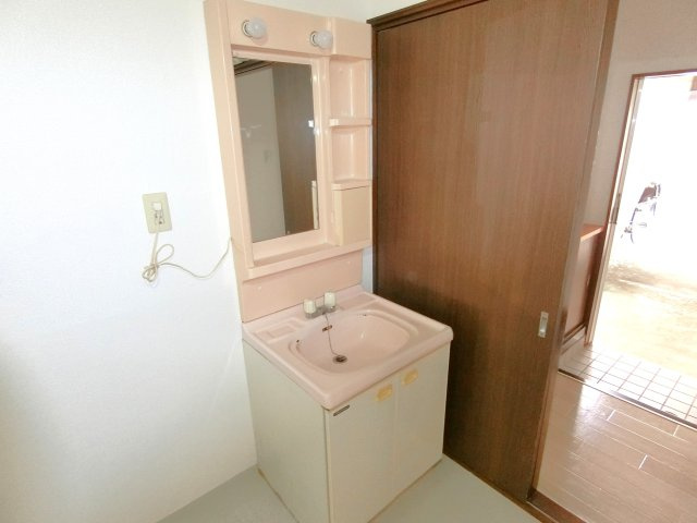 ファミリープラザEの独立洗面台