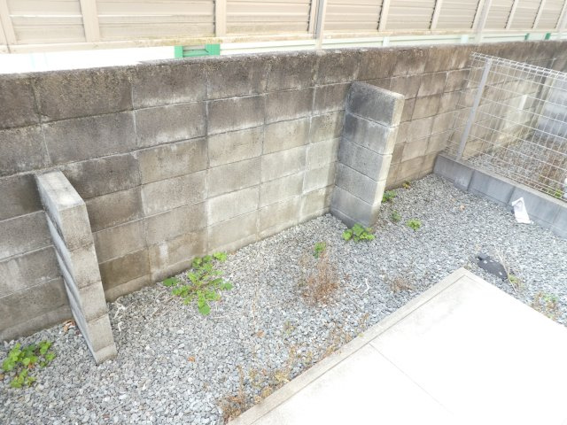 アヴェーク宝塚の庭