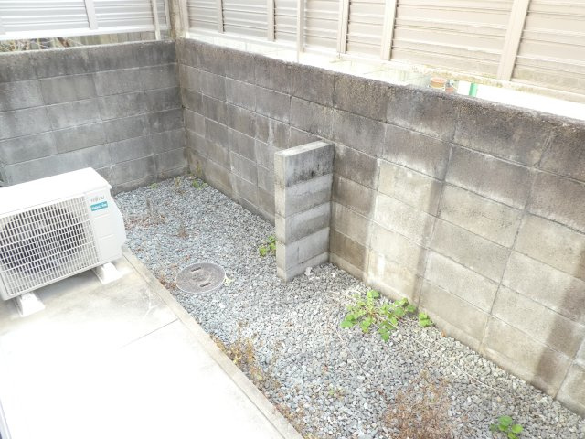 アヴェーク宝塚の庭