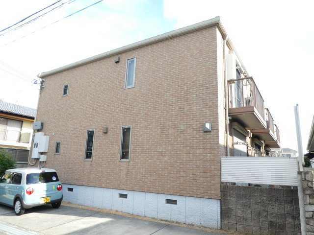アヴェーク宝塚の外観