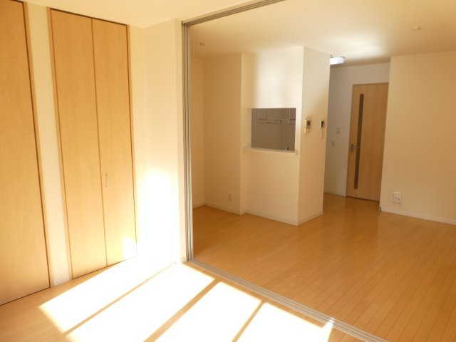 アヴェーク宝塚の居間・リビング