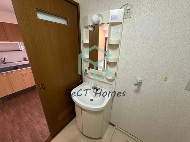 姫路市三左衛門堀西の町の賃貸マンションの独立洗面台