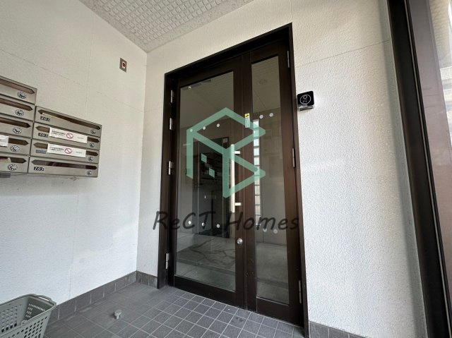 姫路市三左衛門堀西の町の賃貸マンションのエントランス