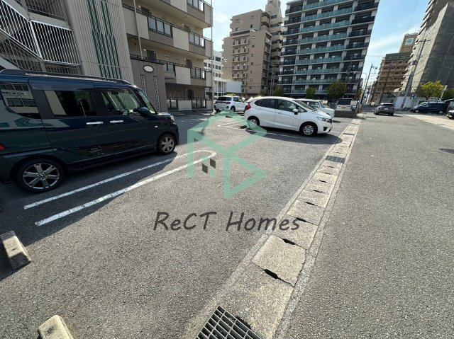 姫路市三左衛門堀西の町の賃貸マンションの駐車場