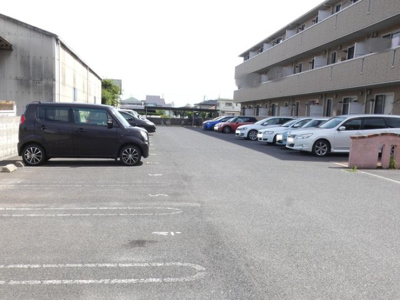 【駐車場】 | ドゥマンソレーユ | 駐車場完備です