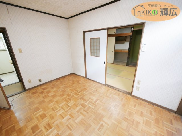 明石市二見町東二見　中古戸建の居間・リビング|山電「東二見」駅まで徒歩約7分です。