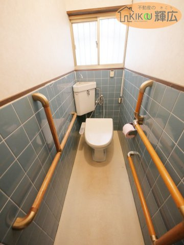 明石市二見町東二見　中古戸建のトイレ