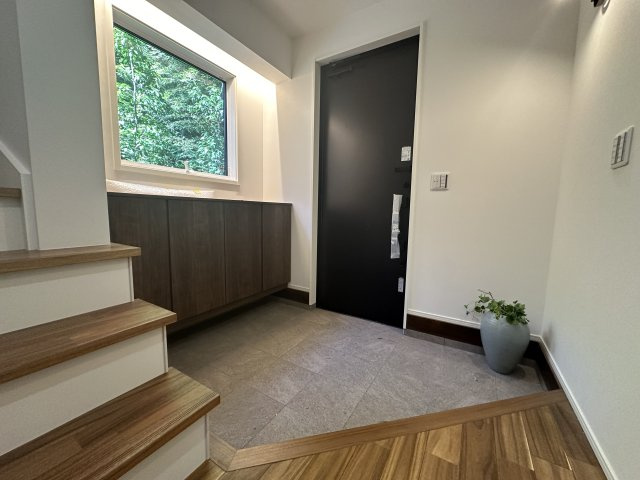 鎌倉市鎌倉山3丁目 デザイナーズハウスの玄関