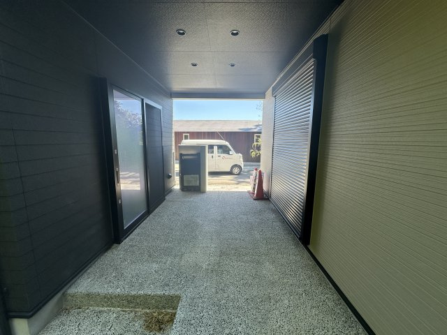 鎌倉市鎌倉山3丁目 デザイナーズハウスの玄関