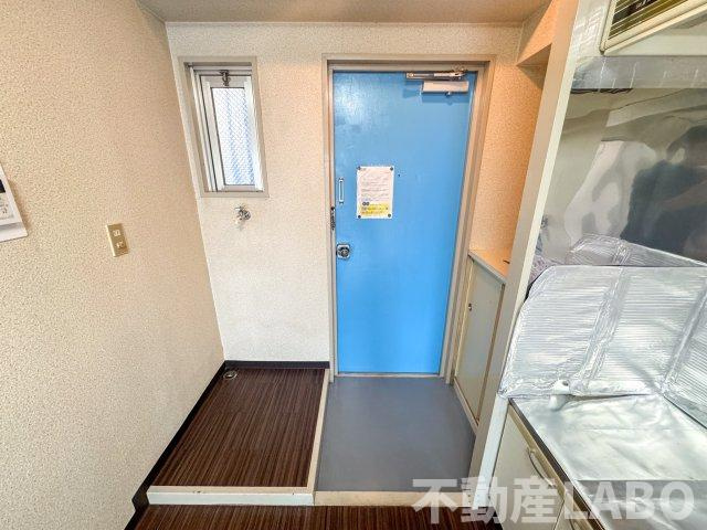 シュロス浅川の玄関