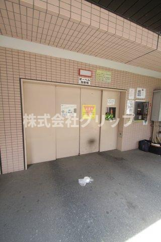 オーベル川崎の駐車場