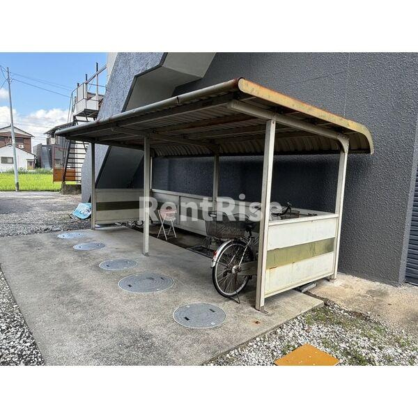 菅原ビルの駐車場