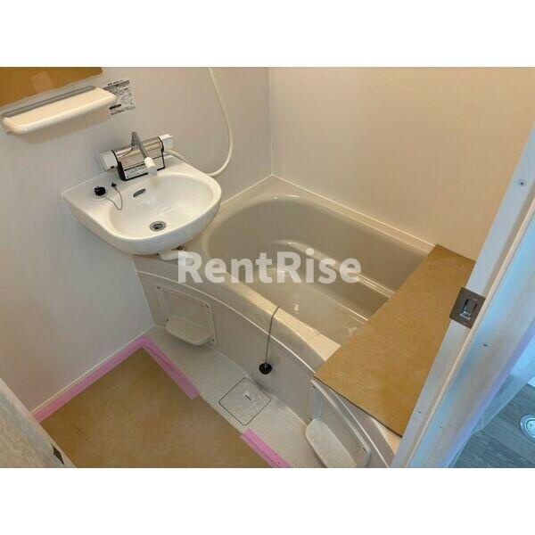 菅原ビルの浴室