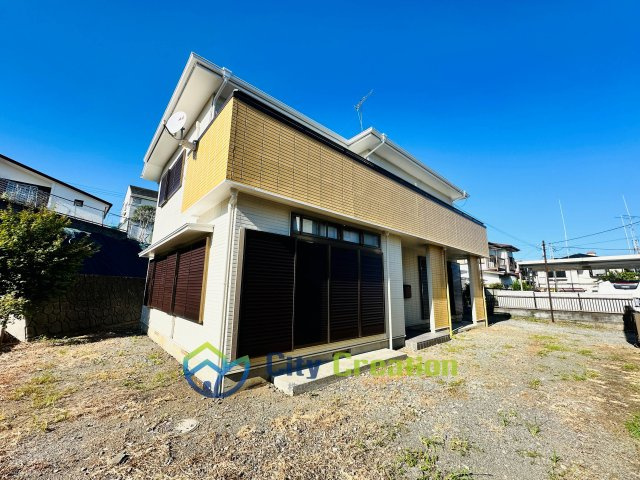 伊勢原市東大竹　敷地広々大型リフォーム住宅の外観