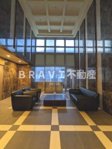 プレサンス大阪城公園パークプレイスのロビー|【プレサンス大阪城公園パークプレイス】天井が高く豪華なロビー