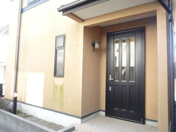 タウンホーム西原のエントランス