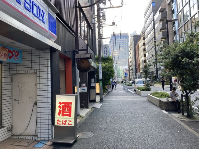 新宿三協ビルの周辺