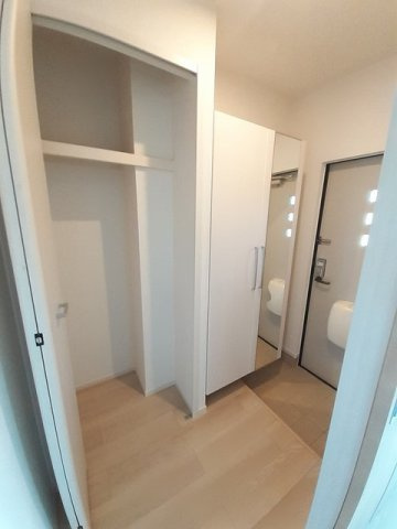 ラ・フェリーチェⅢの玄関|シューズボックス付きの玄関です☆