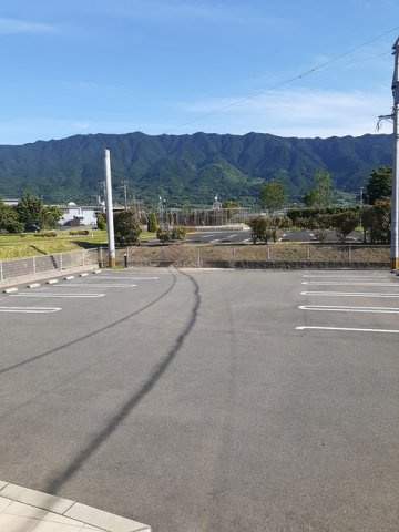 ラ・フェリーチェⅢの駐車場|駐車スペースもあります☆