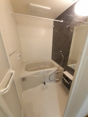 ラ・フェリーチェⅢの浴室|追い焚き・浴室乾燥機付きのお風呂です♪