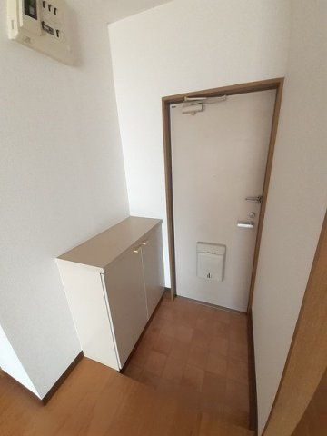 レビュー弐番館の玄関|シューズボックス付きの玄関です★
