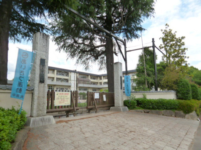 調布市立深大寺小学校まで650ｍ