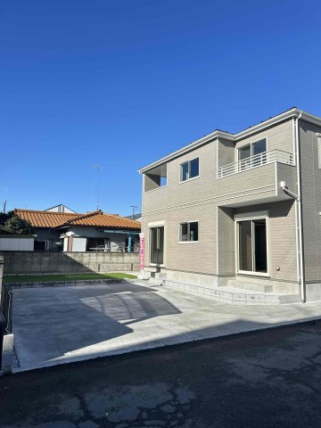 玉村町下新田3期（全1棟）1号棟の前面道路含む現地写真